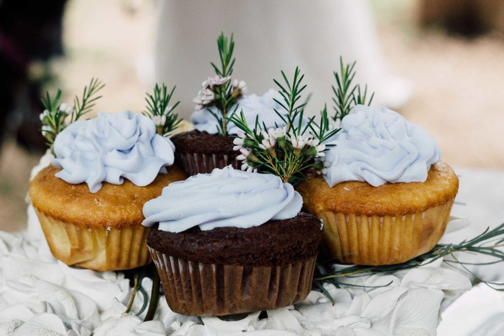 vow renewal ceremony cupcakes
