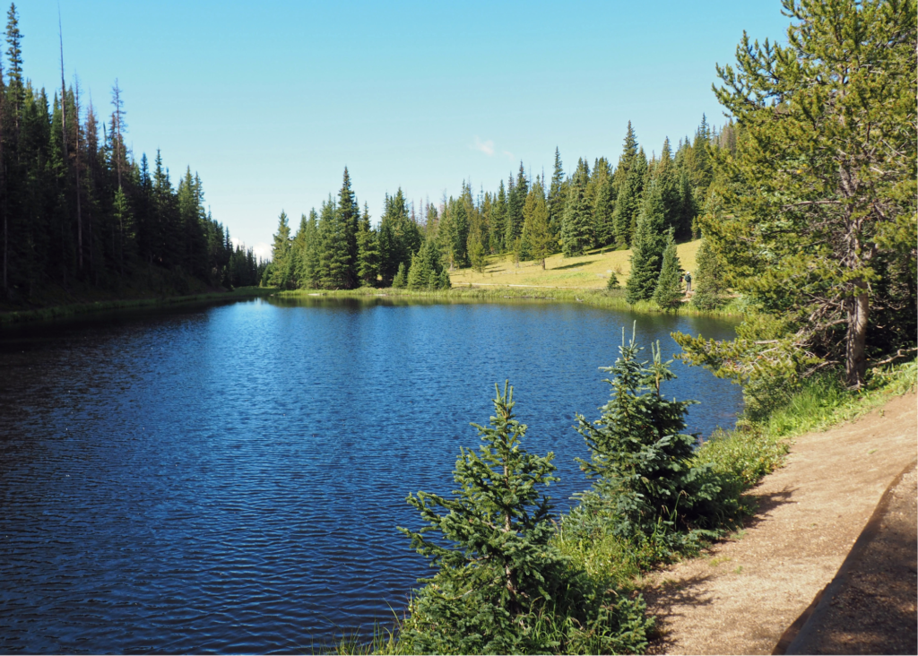 Best Beginner-Friendly Hikes in Estes Park, Lake Irene near Riversong Inn Retreat